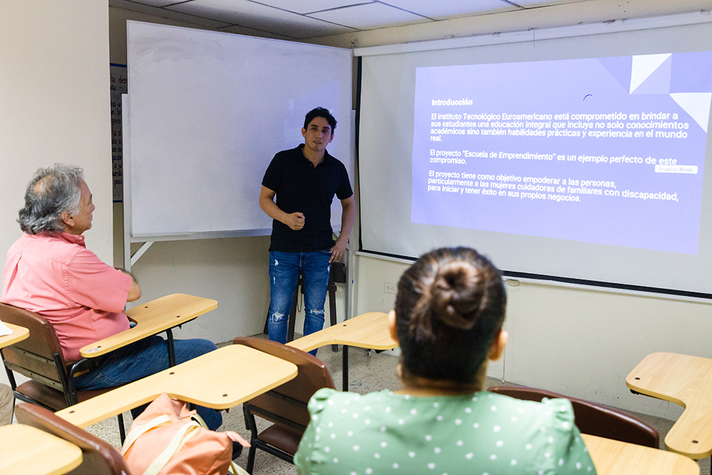 Entrega del Proyecto Escuela de Emprendimiento